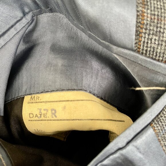 Paul Stuart Two Button Wool Suit, Grey Windowpane Check, Size 37R - Picture 12 of 14